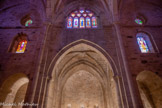 <center>Abbaye de Fontfroide.</center>L'abbatiale. Élevé après la nef, à la fin du XIIe siècle, le transept a peut-être été remanié un siècle plus tard ou même au début du XIVe siècle.