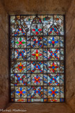 <center>Abbaye de Fontfroide.</center>L'abbatiale. Fenêtre de l'escalier.