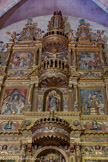 <center>Retable de Baixas.</center>L'apôtre Jean dont le calice qu'il tient en main semble recueillir le sang du Christ en croix. Autour, quatre tableaux de la vie de la Vierge : en bas, la la présentation au temple et la Visitation ; en haut, le couronnement de la Vierge et la Fuite en Egypte.