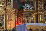 <center>Retable de Baixas.</center>Le trabernacle. Sur le panneau de gauche, saint Grégoire le Grand ( ou saint Léon le Grand) avec la tiare et portant une  église.