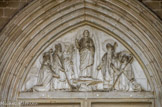 <center>La cathédrale Saint-Fulcran</center>Le tympan, quant à lui, date de 1898. De bien piètre qualité artistique, il représente le Christ, foulant le Dragon, entouré des saints Fulcran, Amans, Flour et Georges.