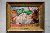Dormeuse. HENRI MANGUIN, (1874-1949). Huile sur toile. 1918  
Avec Matisse, Marquet et Camoin, Manguin fut l'un des Fauves de la première heure. Il rencontre en effet Marquet et Matisse dès son entrée à l'École des arts décoratifs en 1891, puis passe plusieurs années avec eux dans l'Atelier de Gustave Moreau aux Beaux-Arts. Ayant tous choisi la voie d'une carrière indépendante, en marge de l'académie, ils orientent leurs recherches dans la voie de la couleur, cherchant à la suite de Cézanne « à faire de l'impressionnisme quelque chose de solide et de durable comme l'art de musées ».
Le nu, un des sujets de prédilection de Manguin, sera ainsi une façon de poursuivre dans cette voie en même temps que de perpétuer une tradition picturale issue du classicisme.