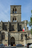 <center>La cathédrale Saint-Fulcran</center> Relié à la façade occidentale par un pont encorbellé, le clocher participait à la fortification de la cathédrale. Son premier étage servait de prison épiscopale.
