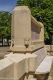 <center>Le monument aux morts</center>Le monument aux morts pacifiste réalisé par le sculpteur Paul Dardé.