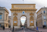 <center>Porte du Peyrou. </center> Arc de Triomphe en l'honneur de Louis XIV, par François d'Orbay, 1691.