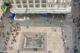 Place de l'hôtel de ville, avec une portion de la voie Domitia. C'est un vestige de la première grande route romaine tracée en Gaule à partir de 120 av. J.-C. par le proconsul Cneus Domitius Ahenobarbus deux ans avant la fondation de la Colonia Narbo Martius, deuxième colonie romaine en Gaule, après Aix-en-Provence. La voie Domitienne reliait l’Italie à l’Espagne romanisée.