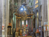 <center>Église Saint-Paul de Narbonne</center> Les 4 colonnes de marbre rouge proviennent des carrières de Caumes Minervois