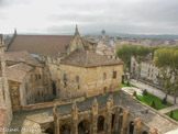 <center>Cathédrale Saint-Just-et-Saint-Pasteur</center> Le cloitre. Sur la droite, le jardin des achevêques.