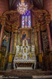 <center>La cathédrale Saint-Jean-Baptiste.</center>Chapelle du saint-sacrement. Le retable suit le modèle classique qui s’impose dans la seconde moitié du XVIIIe siècle. Quatre belles colonnes de marbre soutiennent un baldaquin de bois doré. C’est pourtant un assemblage d'éléments hétérogènes. Le tableau central qui représente l’apparition du Christ dévoilant son cœur à Sainte Marguerite-Marie Alacoque en 1675 à Paray-le-Monial, est du XIXe siècle comme les décors peints sur les murs. A gauche, l’archange Raphaël guidant Tobie encore adolescent dans un périlleux voyage. Il est l’exemple de l’ange gardien attribué à chaque être humain pour le protéger au cours de sa vie. A droite l’archange Saint-Michel (le chef de la Milice des anges) terrasse le dragon.