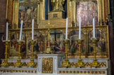 <center>La cathédrale Saint-Jean-Baptiste.</center>Chapelle de la mangrana. À la prédelle, de gauche à droite : Saint Joachim, père de Marie, est chassé du Temple de Jérusalem, la Rencontre d’Anne mère de Marie, et de Joachim à la Porte dotée du Temple, la Descente de Croix, la Nativité de la Vierge, la Présentation de la Vierge au Temple (scène dite « les quinze degrés).
