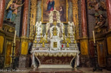 <center>La cathédrale Saint-Jean-Baptiste.</center>Chapelle du saint-sacrement. Le tabernacle, surmonté d'une gloire de marbre blanc finement sculpté, les gradins et les anges adorateurs proviennent du couvent des dominicaines supprimé fin XVIIIe siècle.