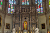 <center>La cathédrale Saint-Jean-Baptiste.</center>Au premier niveau, scènes du martyre du saint : la Décollation de saint Jean-Baptiste ; le Festin d’Hérode, où Salomé danse pour les convives de son parâtre. 
Au deuxième niveau : scènes de la vie publique du saint : la Prédication de saint Jean le Baptiste dans le désert ; le baptême du Christ dans les eaux du Jourdain.
Au troisième niveau, scènes relatant les origines du saint : Vierge à l’enfant entourée des saintes Eulalie et Julie patronnes du diocèse ; la Visitation, Marie vient rencontrer la future mère de Jean Baptiste, sa cousine Elizabeth, enceinte ; la Nativité de saint Jean le Baptiste.