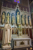 <center>La cathédrale Saint-Jean-Baptiste.</center>Chapelle Saint-Joseph. La chapelle abrite, dans un décor néogothique du XIXe, un ensemble de statues de l’art industriel, style dit « Saint-Sulpice » en France, très populaire puis très décrié au siècle dernier, il a souvent été victime d'un mépris parfois excessifs et de destructions regrettables. L’ensemble, constitué de moulages de pierre reconstituée, est ici de bonne qualité, très cohérent et témoigne de la dévotion des clercs de son époque, mêlant les favoris de la piété populaire, les docteurs et les fondateurs d'ordres monastiques. De gauche à droite : Saint-Sébastien, Saint-François-d’Assise, Saint-Augustin, au centre Saint-Joseph puis Saint-Antoine, Saint-Thomas d’Aquin, Saint Germaine Cousin.