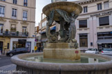 <center>Perpignan</center>Fontaine de la Place Bardou Job située en centre-ville. C'est le baron Desprès, maire de la ville de 1819 à 1827, qui offrit cette fontaine.