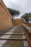 <center>Palais des Rois de Majorque.</center>Escalier au pas d'âne. Vauban ordonna la reconstruction du rempart intérieur et l'agrandissement des casernes.