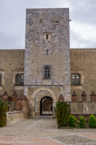 <center>Palais des Rois de Majorque.</center>Tour de l'hommage. Des sept tours, il ne reste que celle-ci.