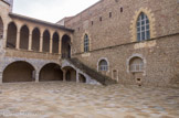 <center>Palais des Rois de Majorque.</center>son épouse côté Sud. Les murs du palais, construits en galets et en briques liés au mortier, étaient enduits à la chaux et peints.