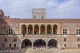 <center>Palais des Rois de Majorque.</center>