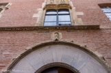 <center>La Casa Xanxo. </center>L'édifice est un bel exemple de gothique catalan, avec son énorme portail en plein cintre.