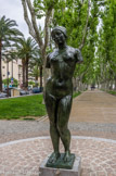 <center>La promenade des platanes</center>L'Été sans bras, 1911, d’Aristide Maillol