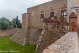 <center>Palais des Rois de Majorque.</center>Fossé.