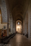 <center>L'abbaye Sainte-Marie-d'Arles-sur-Tech </center>Les collatéraux sont couverts en plein cintre. Au fond, la contre abside : Intérieurement, le mur de façade reçoit trois absides. Il s'agit d'un mode architectural carolingien, plus fréquent en pays Mosan et Rhénan, miraculeusement parvenu intact jusqu'à nous.