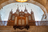 <center>Cathédrale Sainte-Eulalie-et-Sainte-Julie d'Elne</center>La nef est précédée d'un narthex composé de deux travées qui soutiennent l'orgue.
