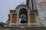 <center>Oratoire de Saint Jean-Baptiste.</center>Saint Jean Baptiste et saint Bernardin de Sienne qui présente le monogramme du Christ IHS.