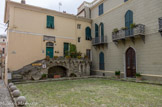 <center>Piazza Clavesana.</center>C'est là que surgissait le Château (Castello) des feudataires de l'endroit, les Marquis de Clavesana.