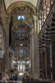 Cathédrale San Lorenzo <br> Chapelle Lercari. La chapelle est nommée d'après la famille Lercari, famille de patriciens génois dont la célébrité remonte au moins au XVIe siècle. Chapelle du Saint-Sacrement : la chapelle est composée de deux niveaux dans un ensemble, séparé du reste de la cathédrale par un premier niveau d'escaliers, puis par une table de communion en marbre en double arc de cercle qui distingue le sanctuaire du reste. L'autel est de Carlo Barabino,