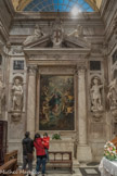 Place Banchi. Sur la gauche, la splendide chapelle  de l’Immaculée avec la toile de A. Sémino de 1588,