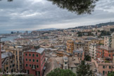 Vue panoramique de Gênes vers le sud-ouest.