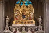 Eglise de San Bartolomeo des Arméniens. Sur le maître- autel, le triptyque de Turino Vanni ( 1415 ) de la Vierge avec des Anges, des Saints et des Saintes. Dans la prédelle sont peintes des scènes de la vie et du martyre de Saint Barthélémy. Dans la prédelle, de chaque côtés de la scène centrale, Saint Georges, le patron de Gênes, et Saint Tropez, le patron de Pise. Les statues, à droite, de Saint Pierre et, à gauche,  de Saint Barthélémy, des frères Carlone (XVIe et XVIIe siècles).