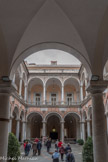 Le Palazzo Doria-Tursi. <br> La double rangée de loggia de la cour intérieur.