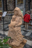 La basilique Santa Maria delle Vigne. Sculpture de Mario Nebiolo, en pierre, 2016, pour le quatrième centenaire de la pose du Couronnement de la Vierge des Vignes en 1616.