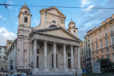 La basilique Santissima Annunziata del Vastato. Lors de la Contre-Réforme, les moines furent obligés d'étudier une rénovation presque totale de l'édifice. Les Lomellini s'engagèrent à payer et diriger tous les travaux, en échange de l'emploi de l'église comme chapelle de famille. La façade néoclassique est le résultat de projets rédigés par Carlo Barabino dans les années 1820 et 1830 et mis en œuvre (seulement en partie) par Giovanni Battista Resasco dans les années 1840. On peut y voir un portique monumental à six colonnes ioniques.
