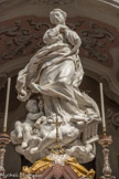 Oratoire de Saint Philippe Neri. La statue porte la signature de l’artiste et la date de son exécution sur la marche du petit temple avec l’inscription “Domus Aurea” qui constitue, avec les Anges qui ont les attributs de la Vierge (le miroir, la palme), le basement de la statue: N(obilis) D(ominus) Puget MAC(iliensis) F(eclf) AN(no) D(omini) M(ense) P(rimo) AIDCLXXVUII.