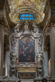 Eglise de San Filippo Neri.  Les statues des Anges et de l'Immaculée sont de Daniello Solaro, élève de Pierre Puget, tandis que le retable représentant le pape Pie V qui vénère les stigmates de saint François est de Domenico et Gerolamo Piola.