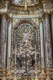 Eglise de San Filippo Neri. San Filippo Neri porté à la gloire par les anges. Le saint est l'oeuvre du sculpteur romain Domenico Guidi , tandis que le sous-sol avec les anges est du français Honoré Pelle, élève du Puget.