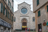 Eglise de Saint Augustin a été construite en 1260 par la volonté des Augustins  Elle possède un portail cintré aigu décoré d'une lunette avec une fresque de GB Merano représentant Sant'Agostino. En 1932, la municipalité de Gênes confie la restauration de l'église à Orlando Grosso, qui l'attribue au Musée de l'architecture et de la sculpture ligure.