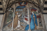 Église Santa Maria di Castello. Annonciation de Giusto d'Alemagna. La peinture (ce n’est pas une fresque) est la seule œuvre signée et datée (1451) de l'artiste; en témoigne l’inscription située sur le chambranle de la porte de gauche.
Le tableau représente un intérieur domestique, donnant sur un jardin par une porte et une fenêtre tr forée. Il représente la Visitation, la Nativité et le mystère de l'incarnation. Au premier plan, l'Archange Gabriel se tourne vers la Vierge pour annoncer la maternité à venir. Dans le fond, une fenêtre triforée s'ouvre sur un paysage luxuriant et un jardin où le peintre illustre la Visitation de Marie à Elisabeth. A travers la porte de gauche le peintre, habilement, montre la Nativité et annonce les évènements futurs. Dieu le Père regarde d’en haut et inonde la Vierge Marie de lumière. Cette interprétation est exécutée avec une grande habileté, typiquement nordique, dans le rendu des détails des nombreux objets de la vie quotidienne : la boîte en bois remplie de bobines de fil, le vase en céramique oriental, le tissu bleu et blanc macramé de style mauresque. Dans la chambre, derrière la tête de la vierge, le couvre-lit est brodé avec le monogramme du Christ. Noter la référence à la famille Grimaldi, commanditaire du tableau, clairement visible dans les armoiries placées au- dessus de la porte