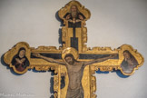 Église Santa Maria di Castello. Antoine Bréa, crucufix. Les Christe médiévaux sont représentés morts sur la croix. Les bourgeons au bout des bras représentent la vie éternelle.
