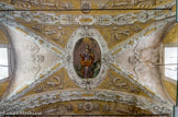 Au centre de la voûte, un ovale dans lequel est peinte l'image de la Sainte. La décoration est due à Gio Paolo Marvaldi di Borgamaro (1620-1705).