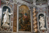 <center>Sanctuaire de Notre Dame de la Côte.</center>Toile qui représente la Ste Vierge et les Apôtres Jacques et Philippe, oeuvre de la fin du XVII siècle du peintre romain Antonio Odazi, entourée des statues de Maragliano représentant St Jean Baptiste au fond et le prophète Zacharie, achevées en 1737.