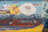 <center>Le banc</center>Ulule 2022. Financement participatif. Association Viv'Arthe et Paola Cervoni, 06 07 75 15 41, 2021. Noms des élèves dans les petits poissons. Marseille.