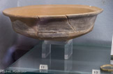 <center> EPOQUE GRECQUE ARCHAÏQUE (600-480 av. J.-C.).</center>11 Marmite de céramique non tournée modelée par les ateliers de la Région de Marseille, 1er s. av. J.-C.
13 Bracelet en bronze.