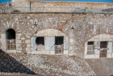 <center>Fort Entrecasteaux</center>Autour de la poudrière, avant restauration, 2009.
