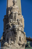 <center></center><center>Gare saint Charles</center>La statue est assise sur un siège antique et tenait dans sa main gauche une statue de la déesse Diane d'Ephèse.