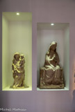 « Vierge à l'enfant ». Anonyme, XVe siècle. Pierre.
« Vierge assise ». Anonyme, XVIe siècle Pierre.