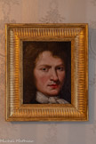 <center>Salon des Portraits. </center> « Portrait d’homme ». Anonyme XVIIIe siècle. Huile sur bois.